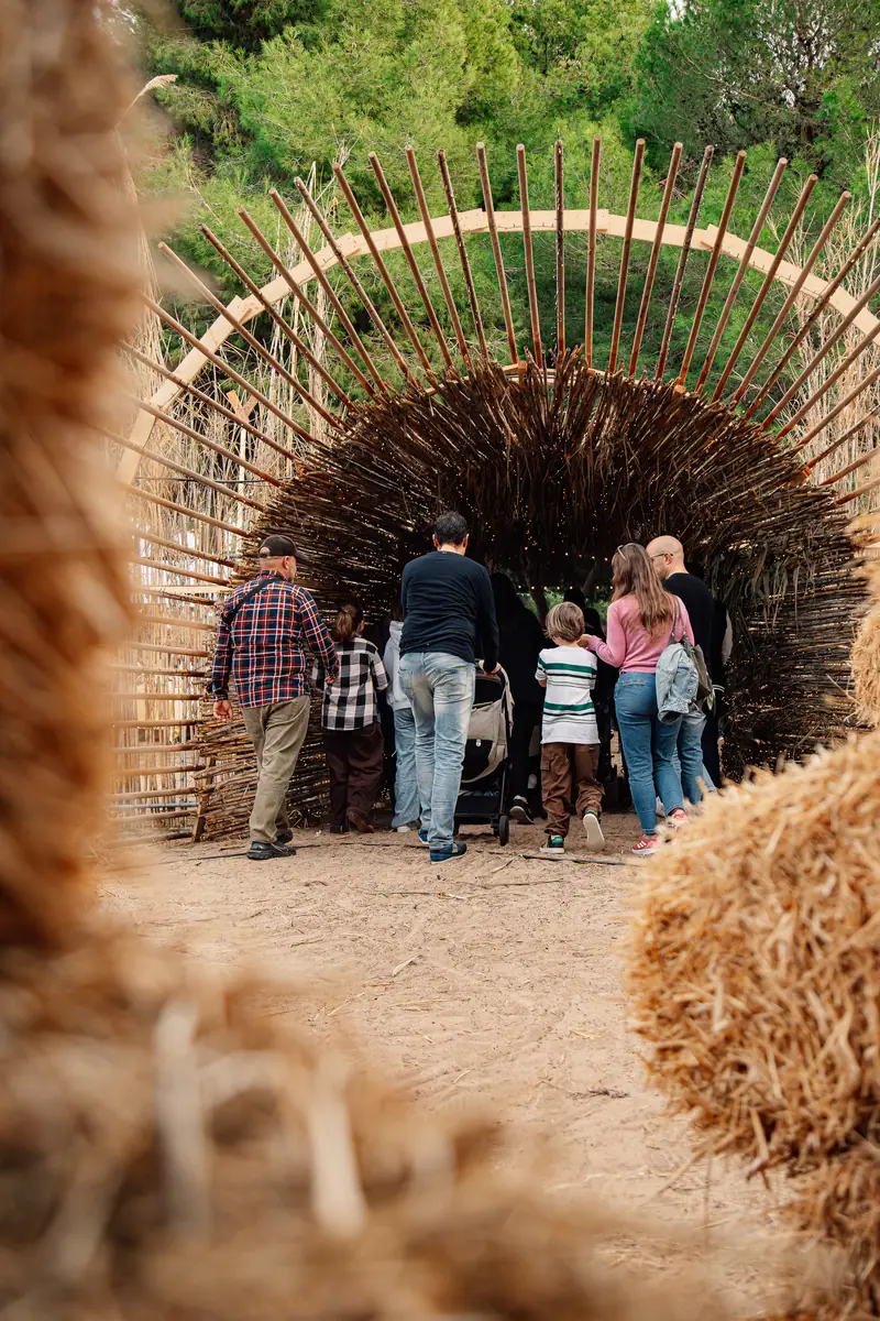 Famiglie nel tunnel di paglia