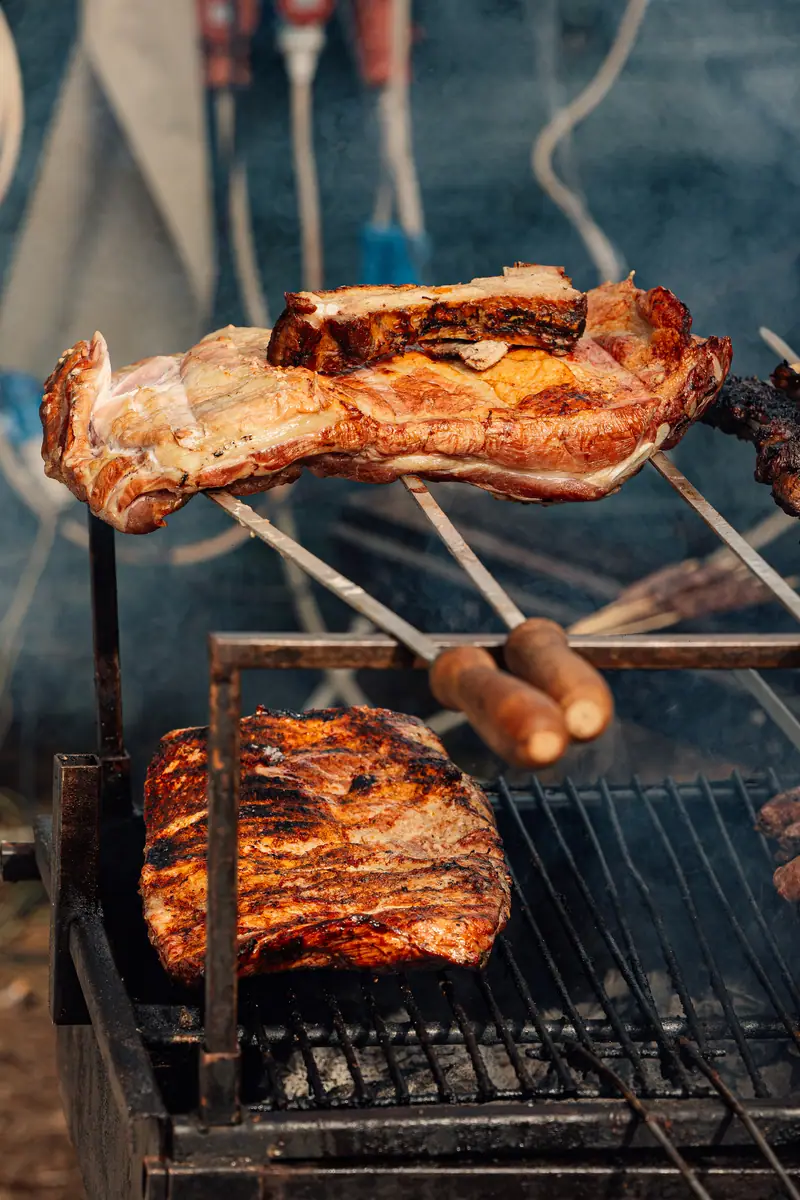 Costine e carne alla brace
