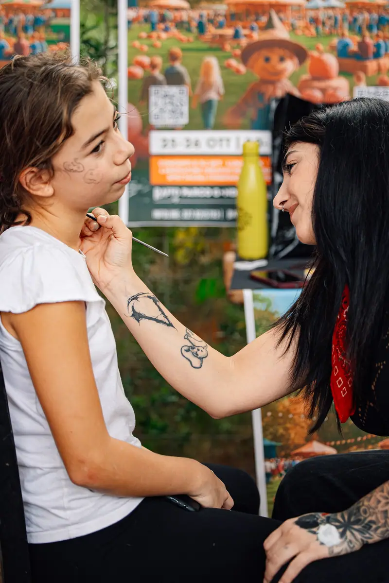 Truccabimbi con ragazza, locandina dietro