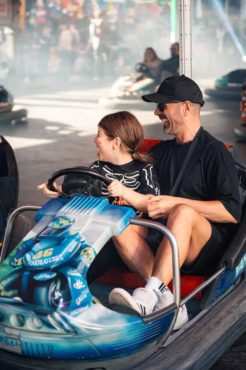 Coppia ride su autoscontro